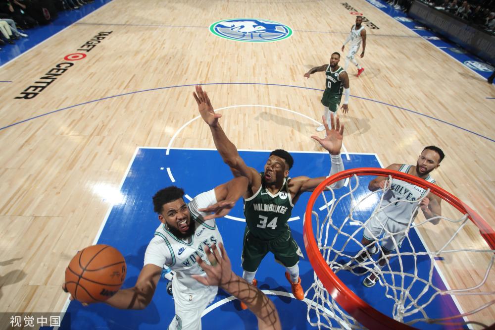 在接受采访 在接受采访