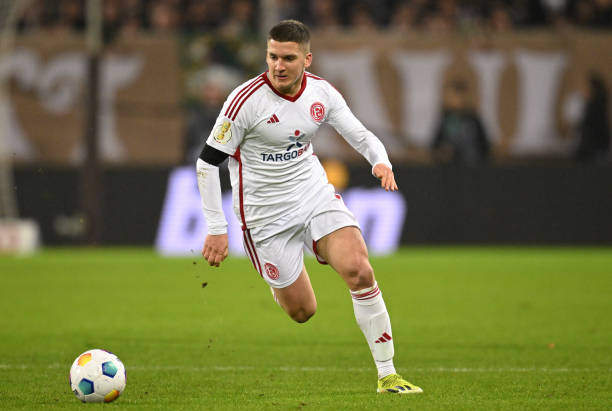 他在场上的 他在场上的