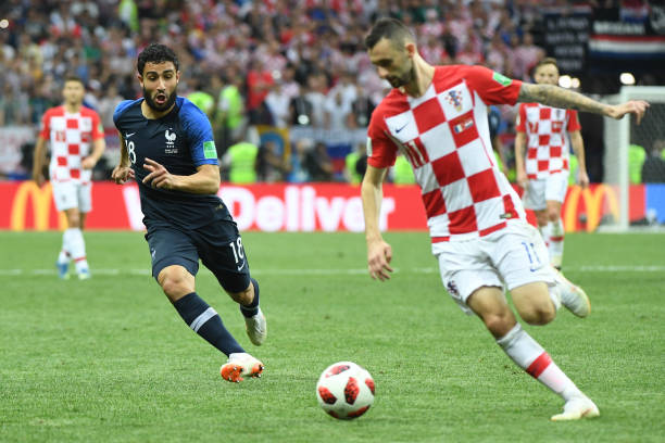 上演了一场 上演了一场